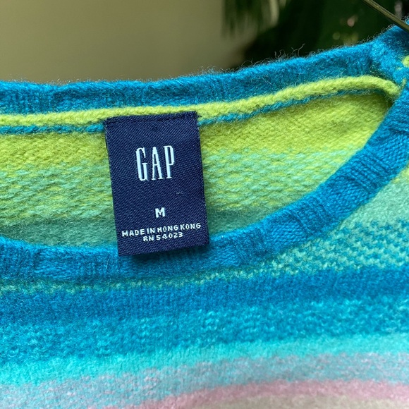 Medium Gap sweater lambs wool blend, rainbow, runs small gently used, no flaws - Picture 2 of 4